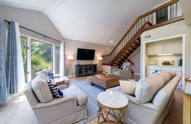 3 BR, 2 BA Spinnaker Beach House! Close to Beach Club! Golf Course Views! Dog (2) Friendly!