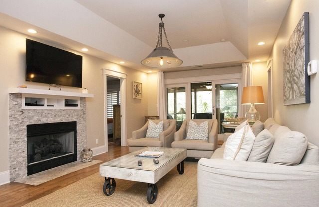 3 Br New Featured Renovation! Resort Privileges (pool, etc), very close to Ocean