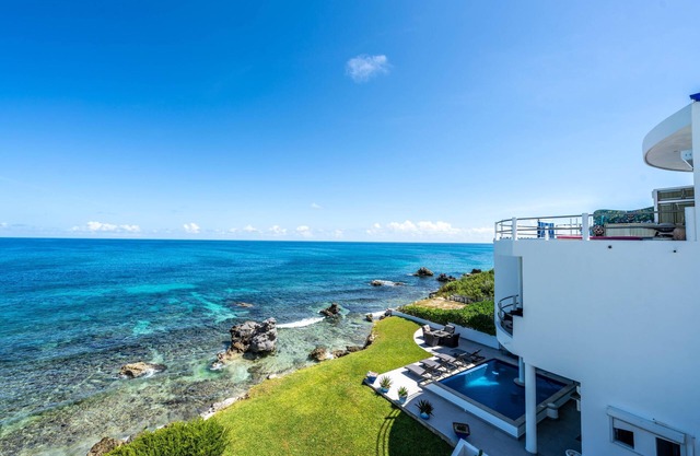 3 BR Ocean Front Home w/Pool