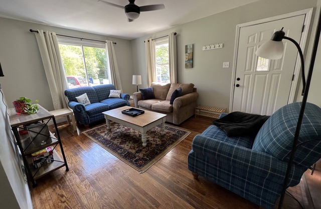 3 BR renovated home, near downtown Raleigh, privacy fenced backyard!