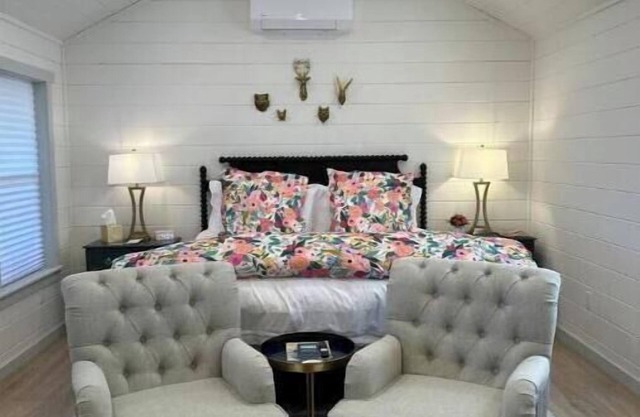 3 cottages each with private hot tub and firepit in the heart of wine country