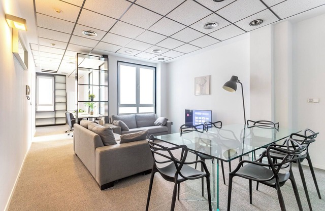 3 double bedroom apartment in the Plaza del Ayuntamiento, Valencia, Spain