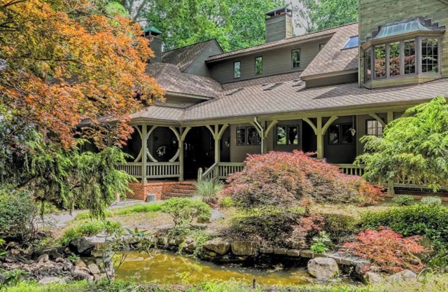 3 Family friendly Waterfront homes w/pool, private property with amenities!