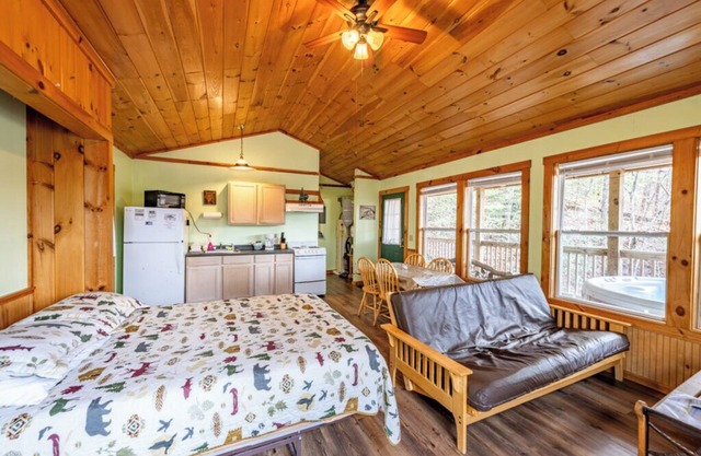 3 Gone Hunting -Studio