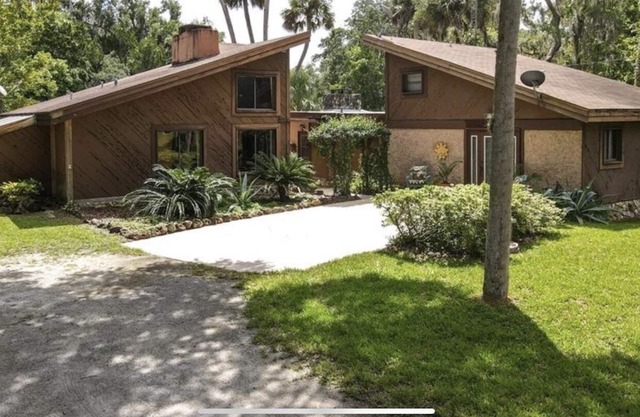 3 Houses on the River