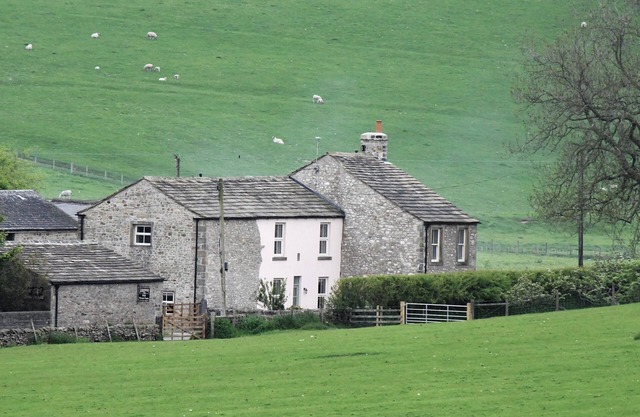 3 HULL HOUSE COTTAGE, pet friendly, with a garden in Hellifield