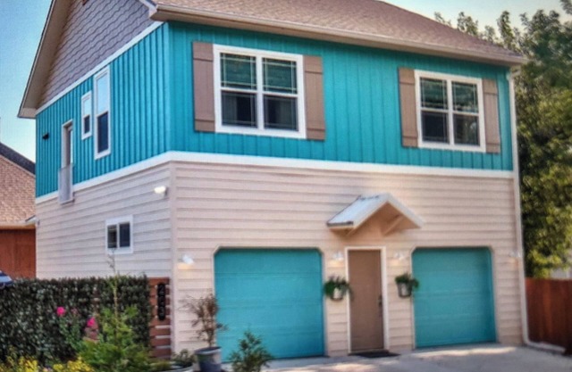 3 Kings with en-suites 5 minutes to downtown & right off the trail