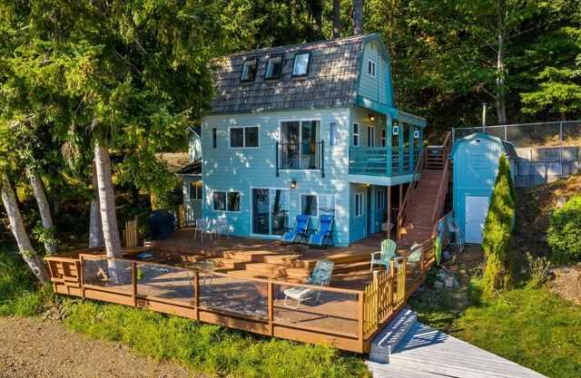 3 Level Lakefront Cabin | Decks, Dock, BBQ & Views