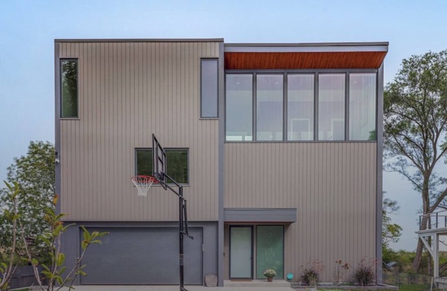 3 levels Modern House with amazing view to the lake from balconies