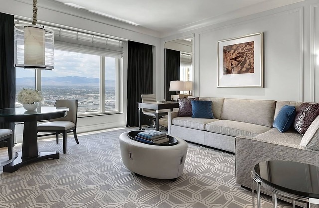 3 Luxury Two Queen City View at Palazzo