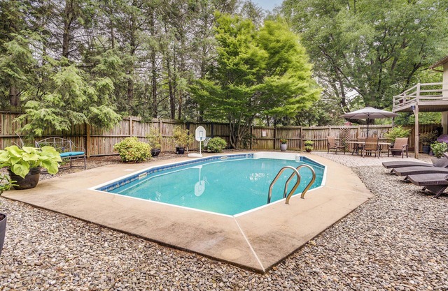 3 Mi to Downtown: Inviting Lancaster Home!