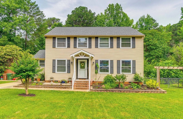 3 Mi to Dtwn Cary: Family Home w/Deck!