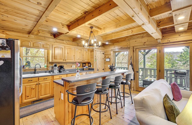 3 Mi to Dtwn Clayton: Cabin w/Trail Access!