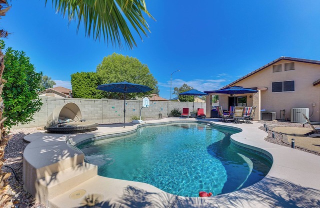 3 Mi to Golfing: Peoria Home w/Pool & Yard