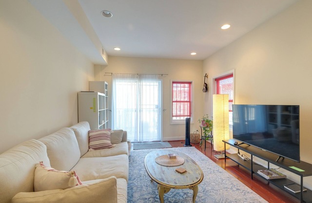3 Mi to National Mall: WFH-Friendly DC Townhome!