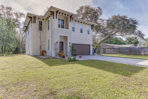 3 Mi to USF Dog-Friendly Home with Large Yard