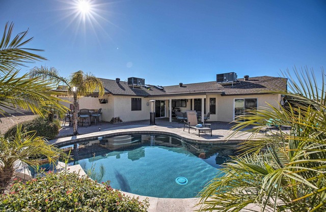 3 Mi to Westgate: Desert Home w/Hot Tub in Peoria