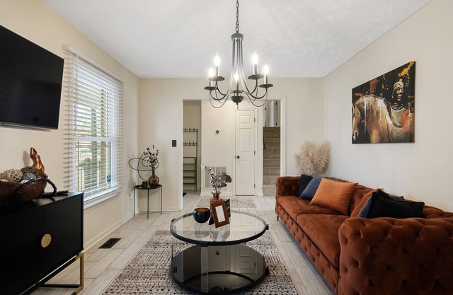 3 Miles from Hope Mills Lake! 2 acre home with 5 SmartTvs + Self Check