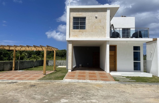 3 minutes from the beach! Newly built Villa with pool