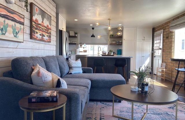 3 national parks within a 1 hour drive! Yosemite, Kings Canyon and Sequoia!