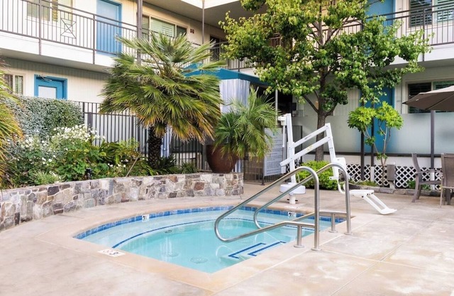 3 Peaceful Units Near Muir Woods | Outdoor Pool | Parking | BBQ Area | Courtyard