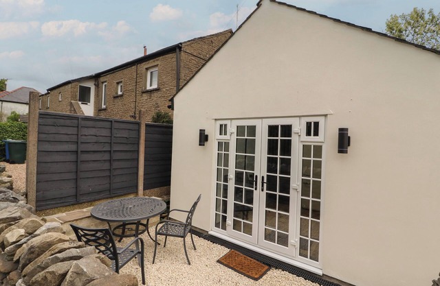 3 PEAKS PENYGHENT LODGE, family friendly in Horton-In-Ribblesdale