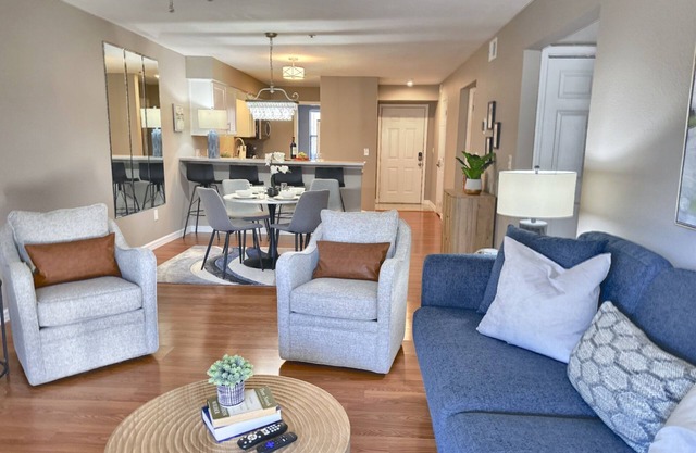 3 Pools, Hot Tub, Sports Courts, Resort, Golf, Gorgeous All New Condo!