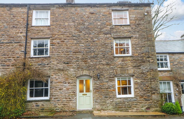 3 SETTLEBECK COTTAGES, pet friendly in Sedbergh