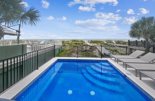 3 Singleton, Oceanfront, Free Golf, Pool, Elevator, Pickleball