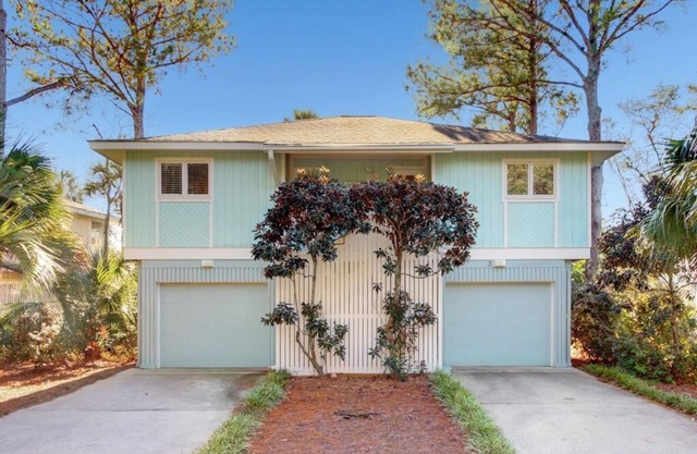 3 Twin Oaks Lane by AvantStay | Beach Access, Sunroom, Great Location!