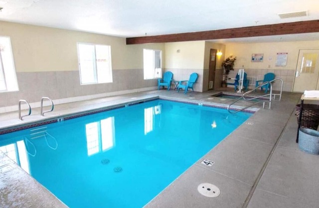 3 x 2 Double Beds Accommodations at FairBridge Inn & Suites Kellogg