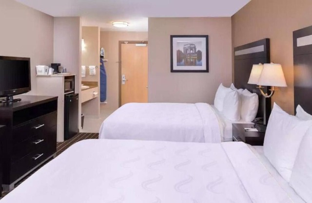 3 x Non-Smoking Two Queens Room at Hotel Nova SFO By FairBridge