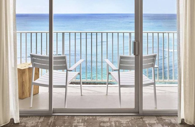 3 x Premier Ocean Front 2 Queens Club Access at Alohilani Resort Waikiki Beach