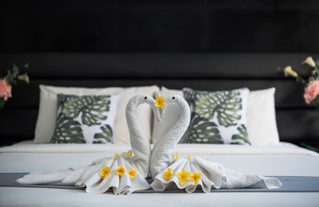 30%OFF FREE RMs SUPER PERKS:BREAKFAST, TRANSPORT, MASSAGE, 8-3BRs Best Location.