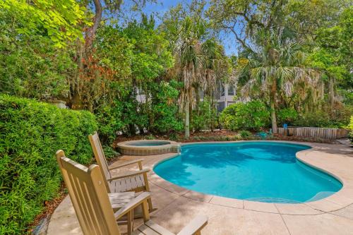 30 Ruddy Turnstone | Ruddy Retreat