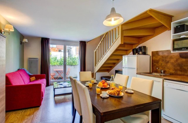 300m from resort center, fitness, swimming pool, balcony, parking, tv, ski locker, 40m², La Féclaz