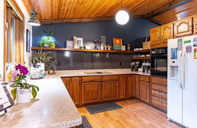 300yds from Beach, Borders State Forest & Close to Downtown