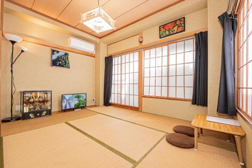 302东京中心全新装修宽敞明亮的公寓 3分钟步行路程到门前仲町站 两条地铁线直达东京上野新宿