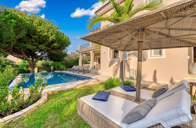 3055 Luxury Villa with Pool and Sea Views