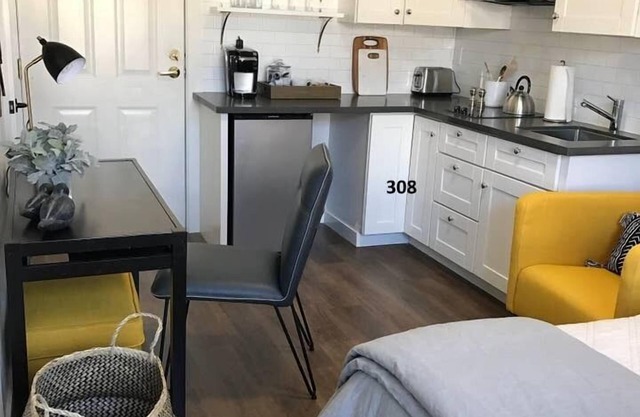 308-Immaculate Studio San Pedro Sq. San Jose!