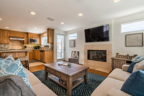 310 and a half Iris Ave