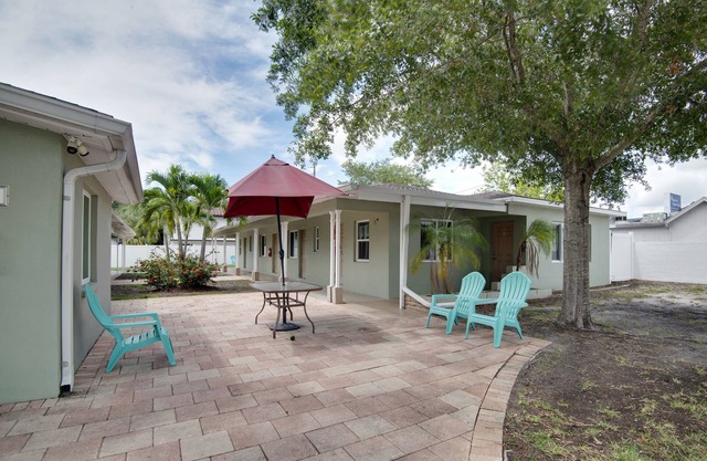 310 Unit B4- Studio Coffee Pot Cottages