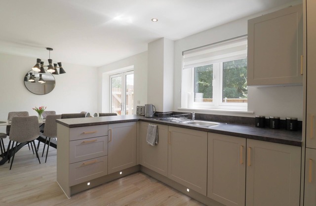 33 CRANESBILL CLOSE, pet friendly, with a garden in Colchester