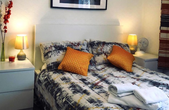 33SM12 Dreams Unlimited Serviced Accommodations Staines
