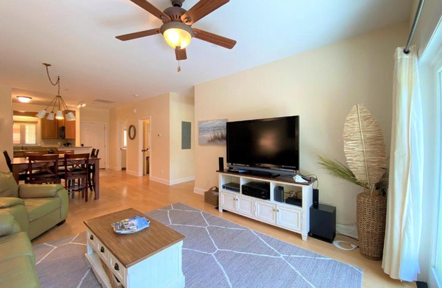 340 Palmetto Walk - A Mermaid Lounge