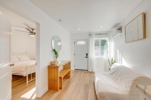 35 Mi to LA Modern Apartment in Chino!