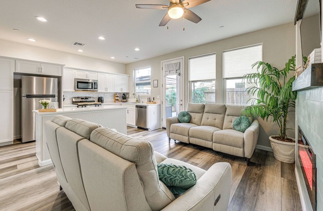 36 Mi to Sequoia NP: Pet-Friendly Home w/Dog Run!