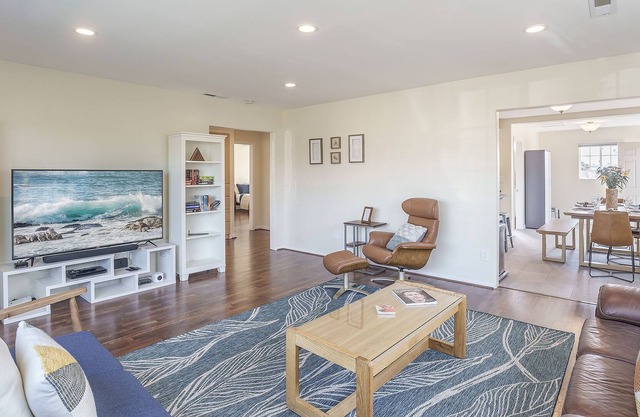 3872 Seaside Getaway - Pet Friendly, Updated Home Near Small Park