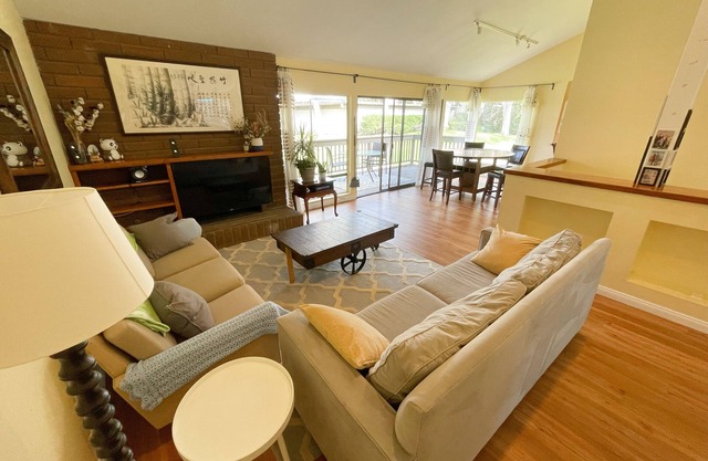 3b2.5b Spacious, peaceful, bright home next to UC-Irvine