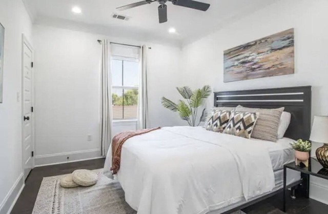 3bd|2ba Vibrant Nola Modern Loft